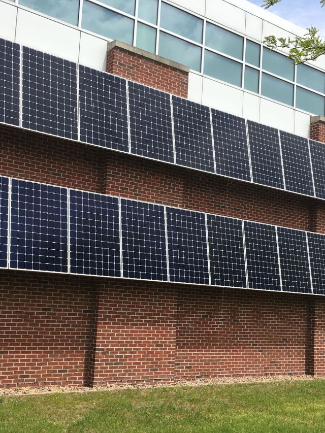 divaar par solar panel kaise lagaye